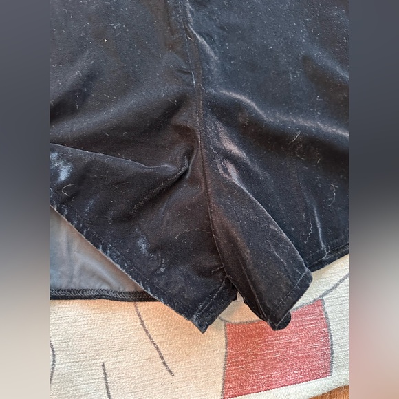 Abercrombie & Fitch High Neck Velvet & Lace V-Neck Romper. Size 0. - Picture 3 of 11